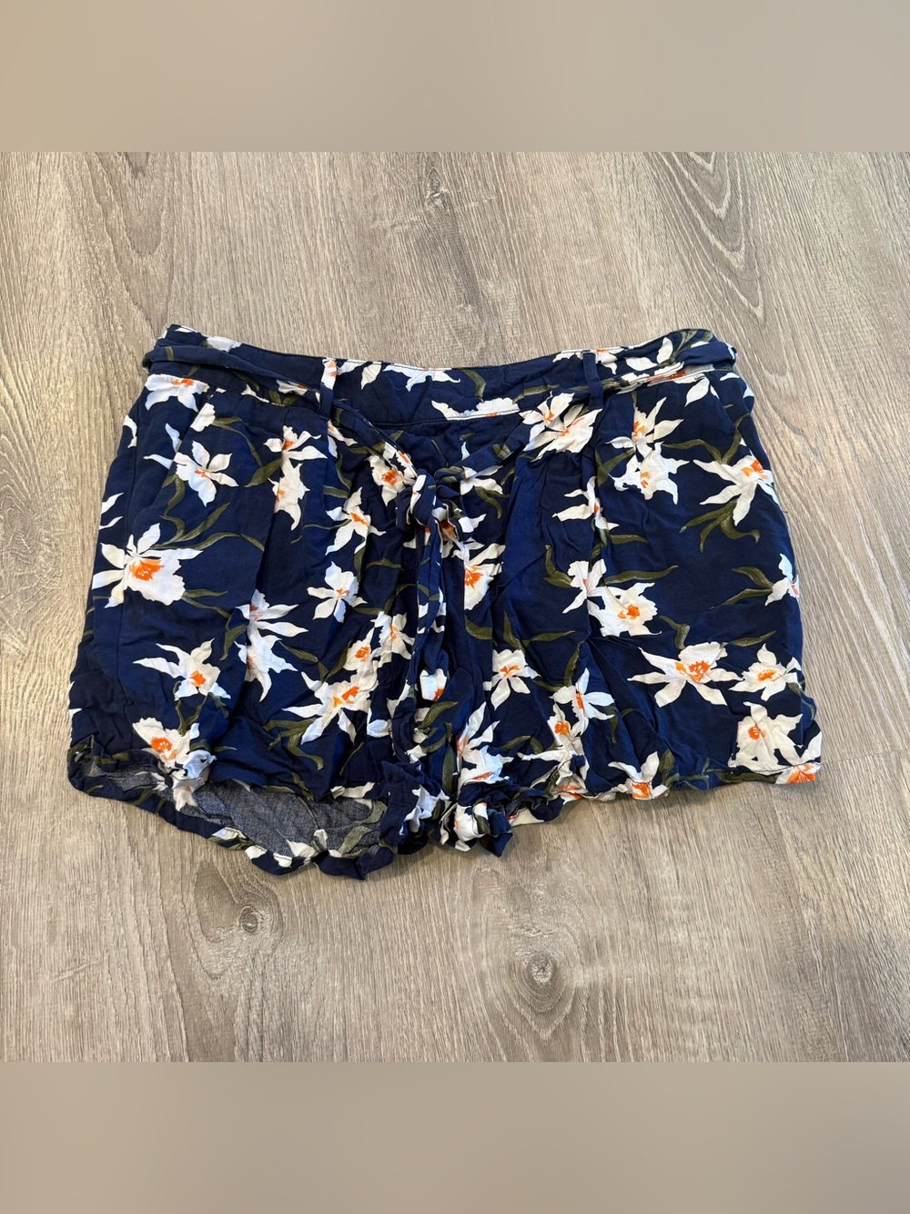 Old Navy Blue Floral Shorts Size Large